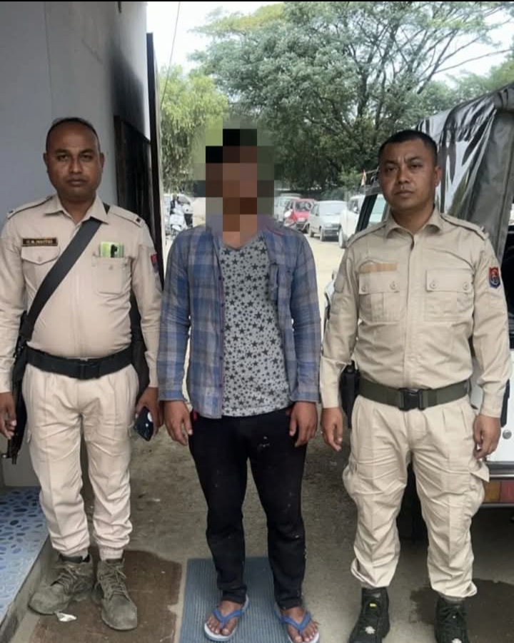 मणिपुर में गिरफ्तार किए गए उग्रवादियों की तस्वीर।