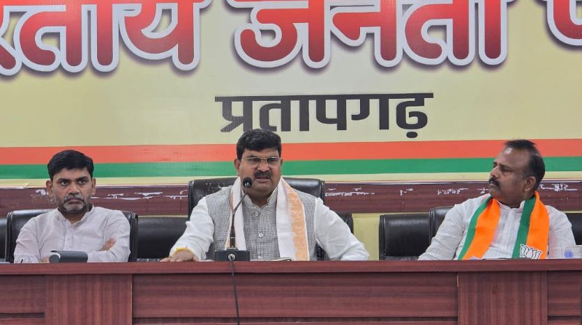 बैठक को संबोधित करते प्रदेश महामंत्री संगठन धर्मपाल सिंह बैठक को संबोधित करते प्रदेश महामंत्री संगठन धर्मपाल सिंह