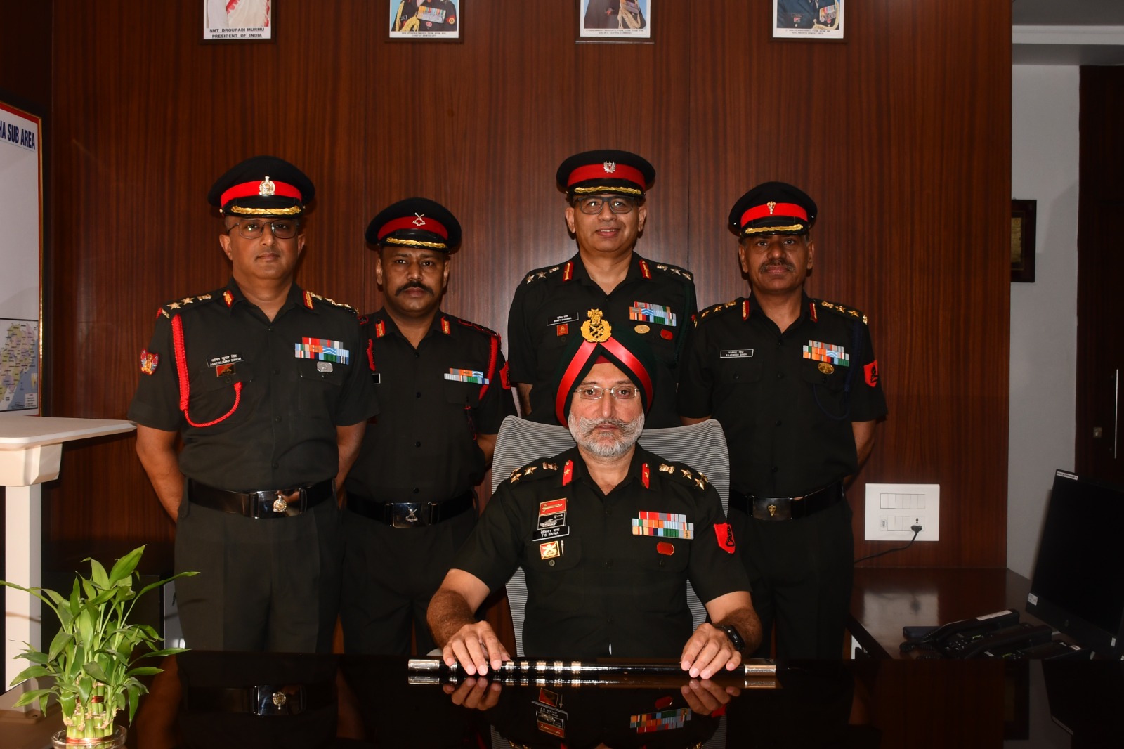 ब्रिगेडियर तेजिंदर सिंह बावा छत्तीसगढ़-ओडिशा सब एरिया कमांडर का चार्ज लेते हुए ब्रिगेडियर तेजिंदर सिंह बावा छत्तीसगढ़-ओडिशा सब एरिया कमांडर का चार्ज लेते हुए