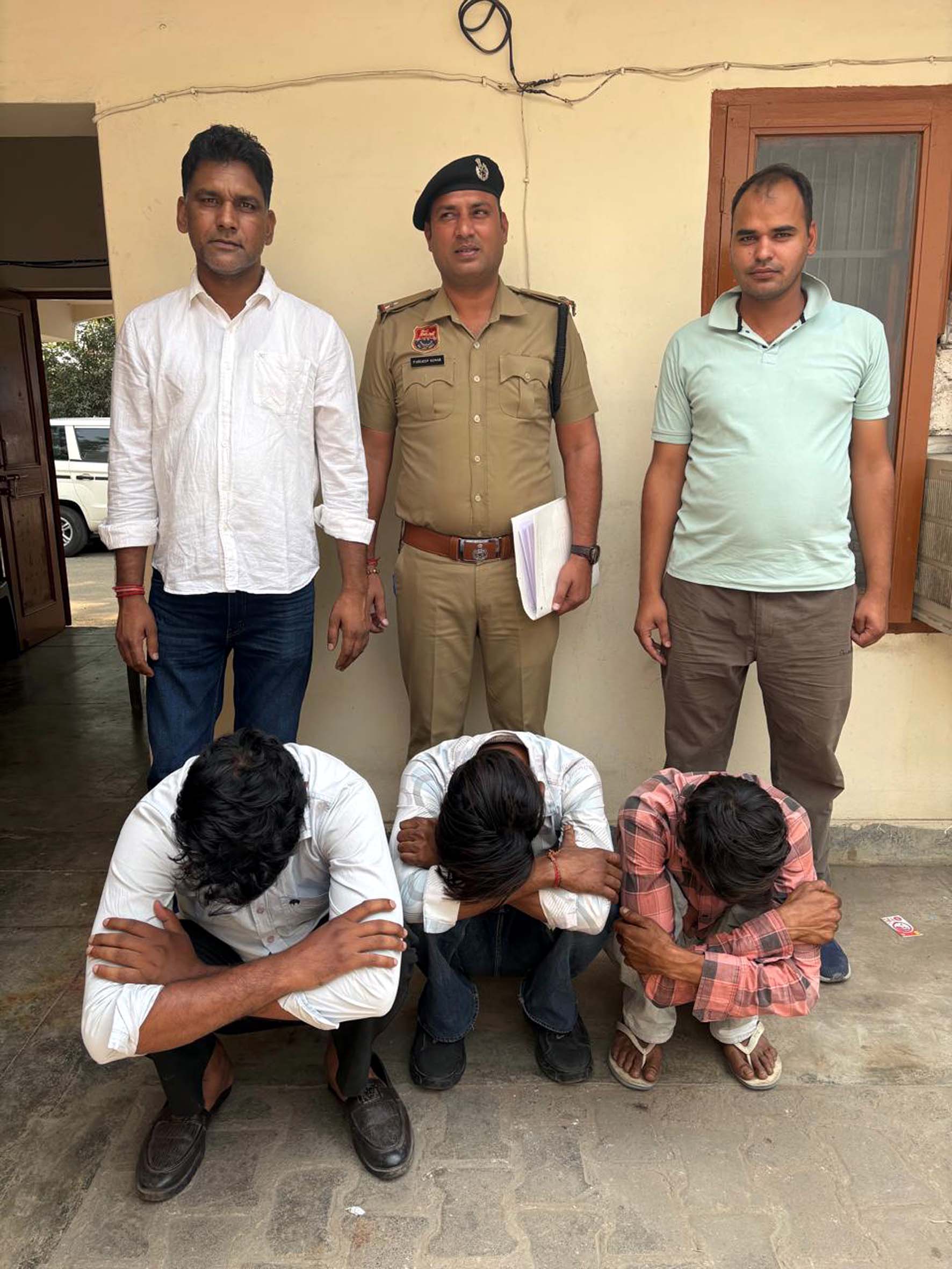 मुनाफे का लालच देकर ठगी करने के तीनों आरोपी। मुनाफे का लालच देकर ठगी करने के तीनों आरोपी।