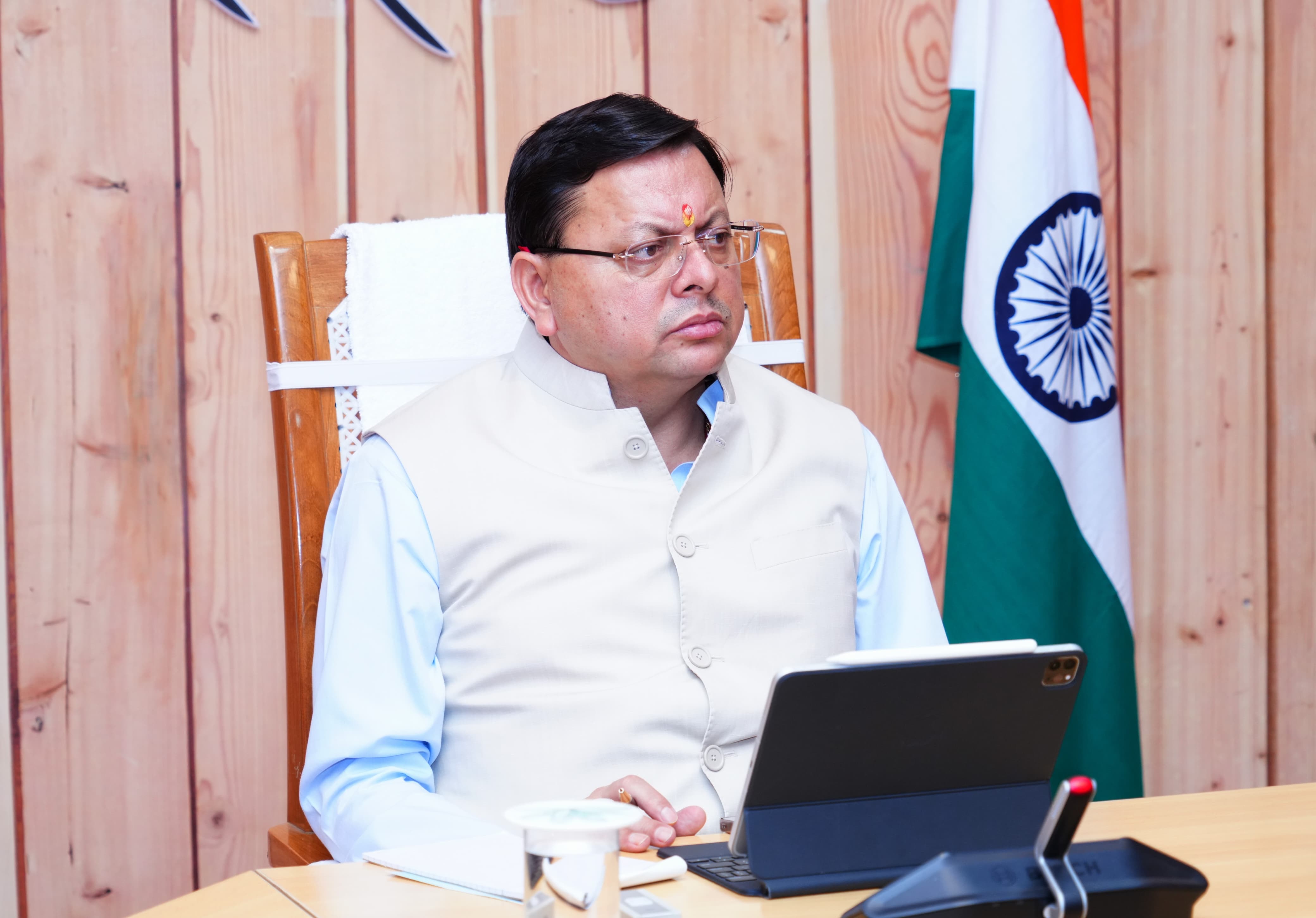 मुख्यमंत्री पुष्कर सिंह धामी वर्चुअल बैठक लेते। मुख्यमंत्री पुष्कर सिंह धामी वर्चुअल बैठक लेते।