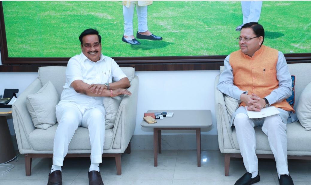 मुख्यमंत्री पुष्कर सिंह धामी मंगलवार को नई दिल्ली में जलशक्ति मंत्री सी आर पाटिल से शिष्टाचार भेंट करते। मुख्यमंत्री पुष्कर सिंह धामी मंगलवार को नई दिल्ली में जलशक्ति मंत्री सी आर पाटिल से शिष्टाचार भेंट करते।