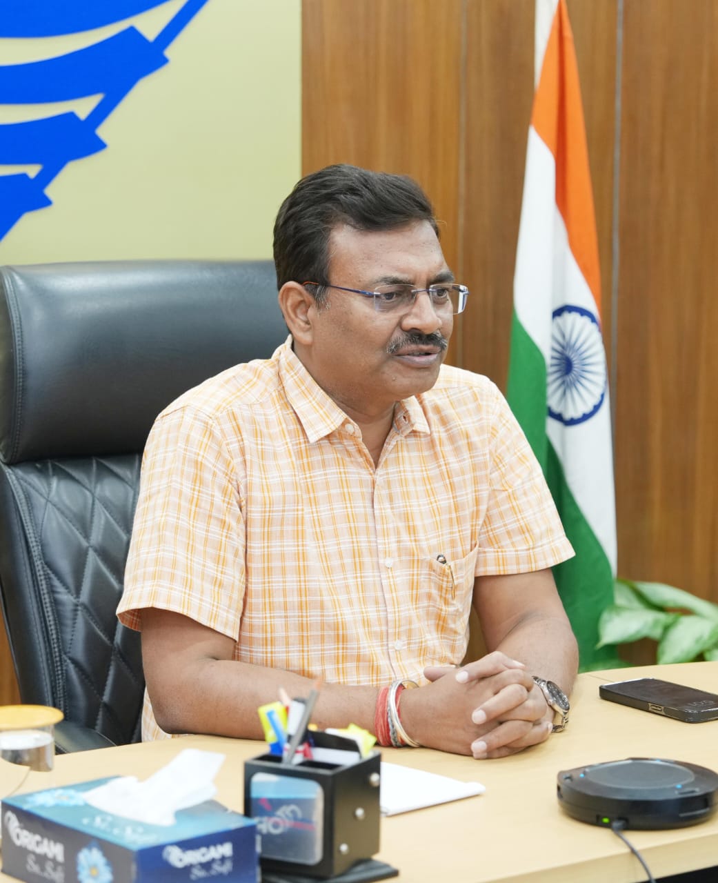 मुख्य सचिव आनन्द बर्द्धन सचिवालय में चारधाम का जायजा लेते। मुख्य सचिव आनन्द बर्द्धन सचिवालय में चारधाम का जायजा लेते।