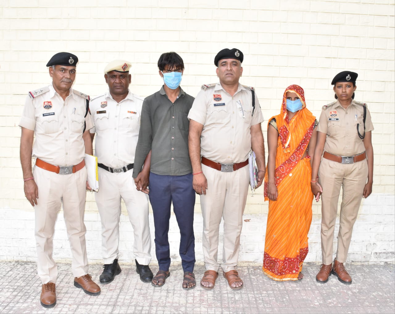 जसवीर की हत्या के आरोप में गिरफ्तार उसकी पत्नी और आरोपी हरिओम। जसवीर की हत्या के आरोप में गिरफ्तार उसकी पत्नी और आरोपी हरिओम।