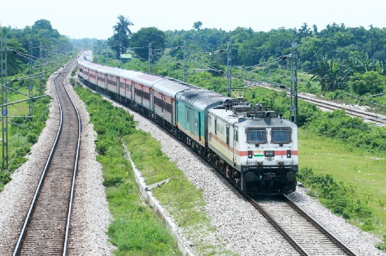 पूर्वोत्तर सीमा रेलवे के स्पेशल ट्रेन की तस्वीर। पूर्वोत्तर सीमा रेलवे के स्पेशल ट्रेन की तस्वीर।