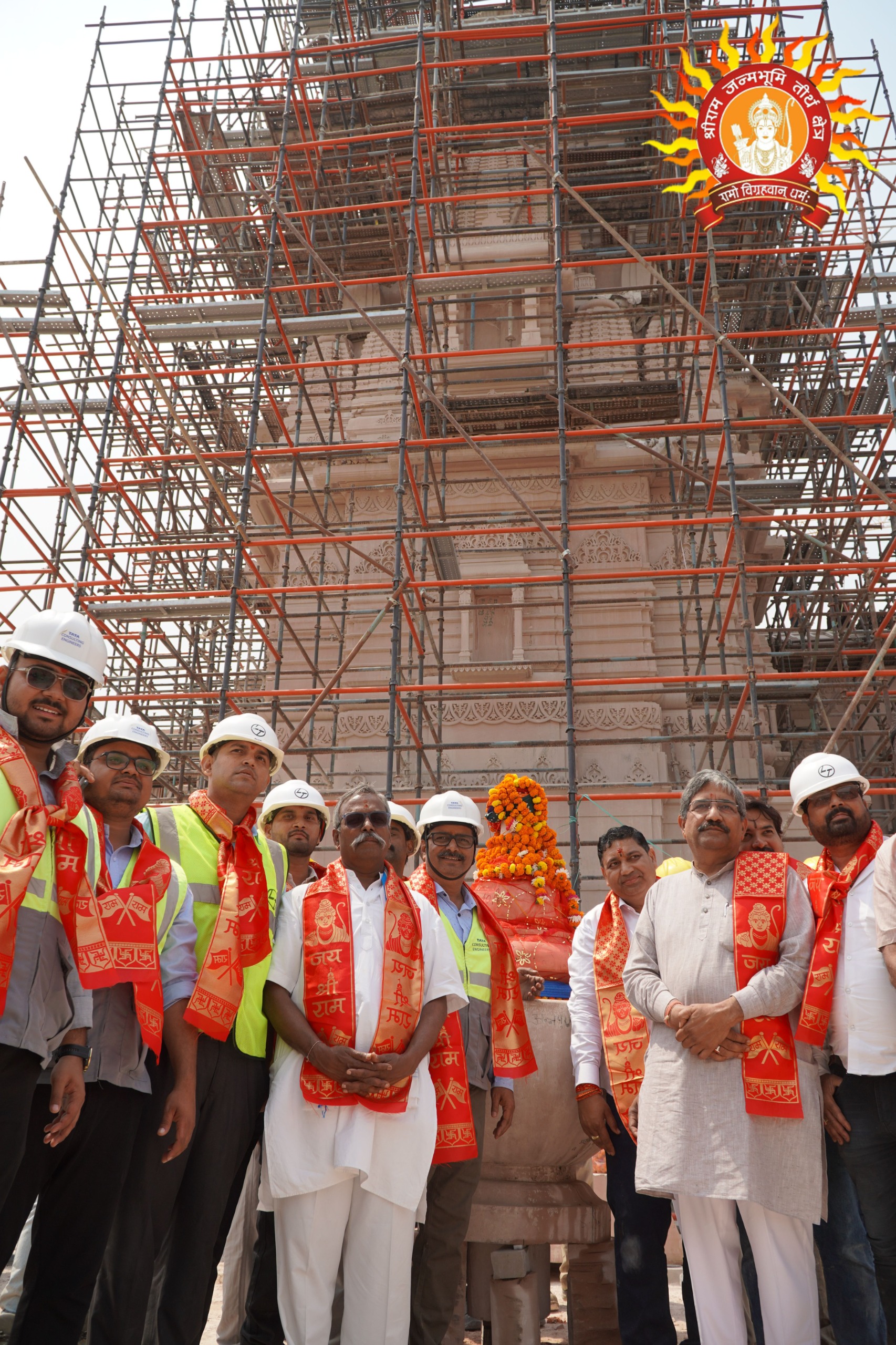 अन्नपूर्णा माता मन्दिर का शिखर कलश अनुष्ठान पूर्वक स्थापित किया गया अन्नपूर्णा माता मन्दिर का शिखर कलश अनुष्ठान पूर्वक स्थापित किया गया