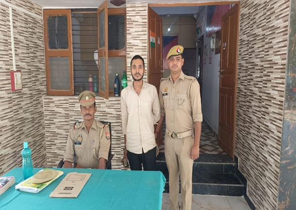 गिरफ्तार आरोपी पुलिस अभिरक्षा में गिरफ्तार आरोपी पुलिस अभिरक्षा में