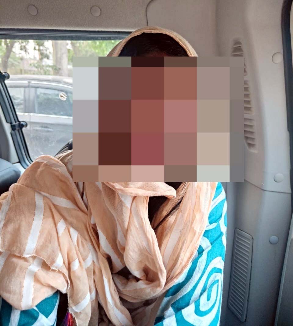 गिरफ्तार की गई आरोपित महिला गिरफ्तार की गई आरोपित महिला