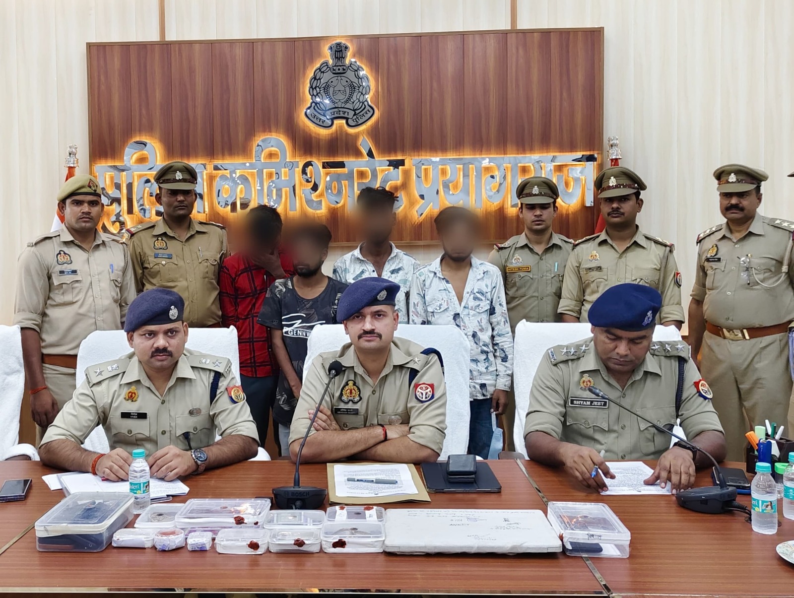 सेना के इंजीनियर के घर हुई चोरी मामले में गिरफ्तार आरोपितों का छाया चित्र सेना के इंजीनियर के घर हुई चोरी मामले में गिरफ्तार आरोपितों का छाया चित्र