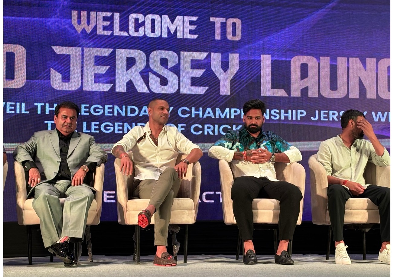 कार्यक्रम में शिखर धवन और अन्य अतिथि कार्यक्रम में शिखर धवन और अन्य अतिथि