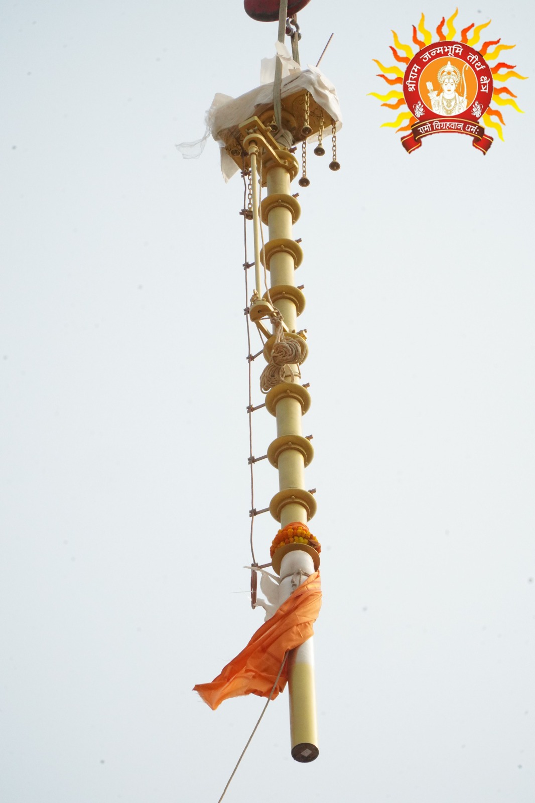 श्री गणेश मन्दिर पर पूजा अर्चना के साथ शिखर कलश और ध्वज दंड स्थापित किया गया श्री गणेश मन्दिर पर पूजा अर्चना के साथ शिखर कलश और ध्वज दंड स्थापित किया गया