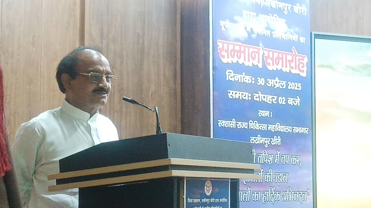 उपस्थित जन समूह को संबोधित करते विधायक विनोद शंकर अवस्थी