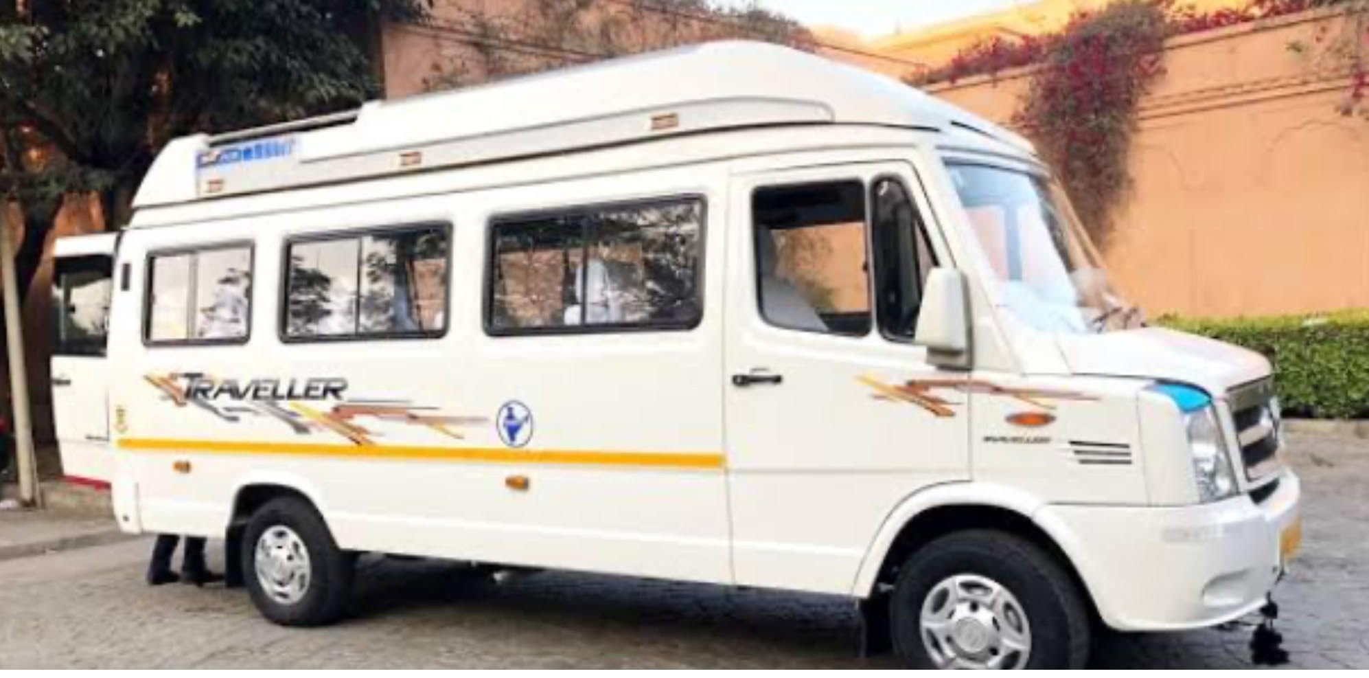 After the Pahalgam incident, the number of tourists coming to Jammu and Kashmir decreased and they turned towards Himachal