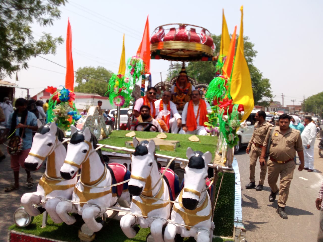 भगवान परशुराम की निकाते शोभायात्रा भगवान परशुराम की निकाते शोभायात्रा