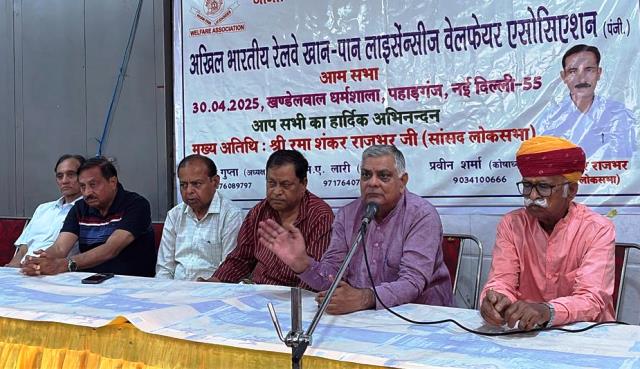 अखिल भारतीय रेलवे खान-पान लाइसेंन्सीज वेलफेयर एसोसिएशन की आम सभा मे एसोसिएशन के अध्यक्ष रवीन्द्र गुप्ता व अन्य पदाधिकारी अखिल भारतीय रेलवे खान-पान लाइसेंन्सीज वेलफेयर एसोसिएशन की आम सभा मे एसोसिएशन के अध्यक्ष रवीन्द्र गुप्ता व अन्य पदाधिकारी