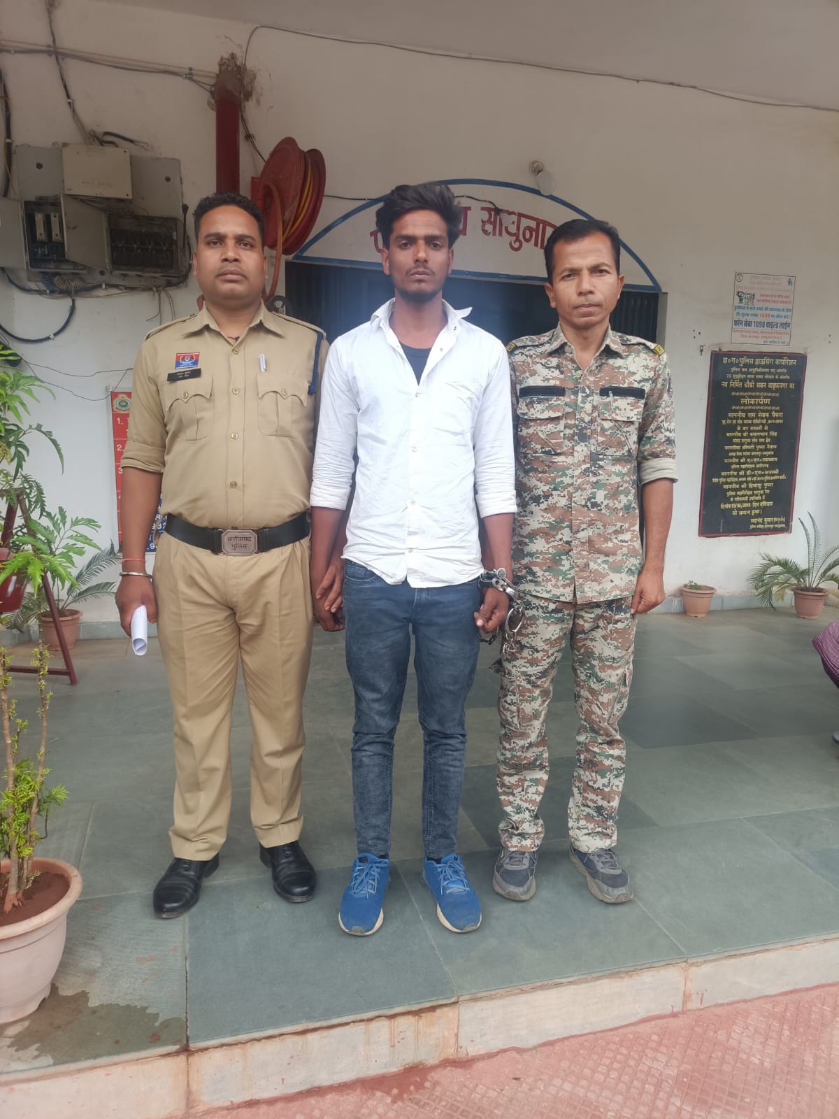 तस्कर गिरफ्तार तस्कर गिरफ्तार
