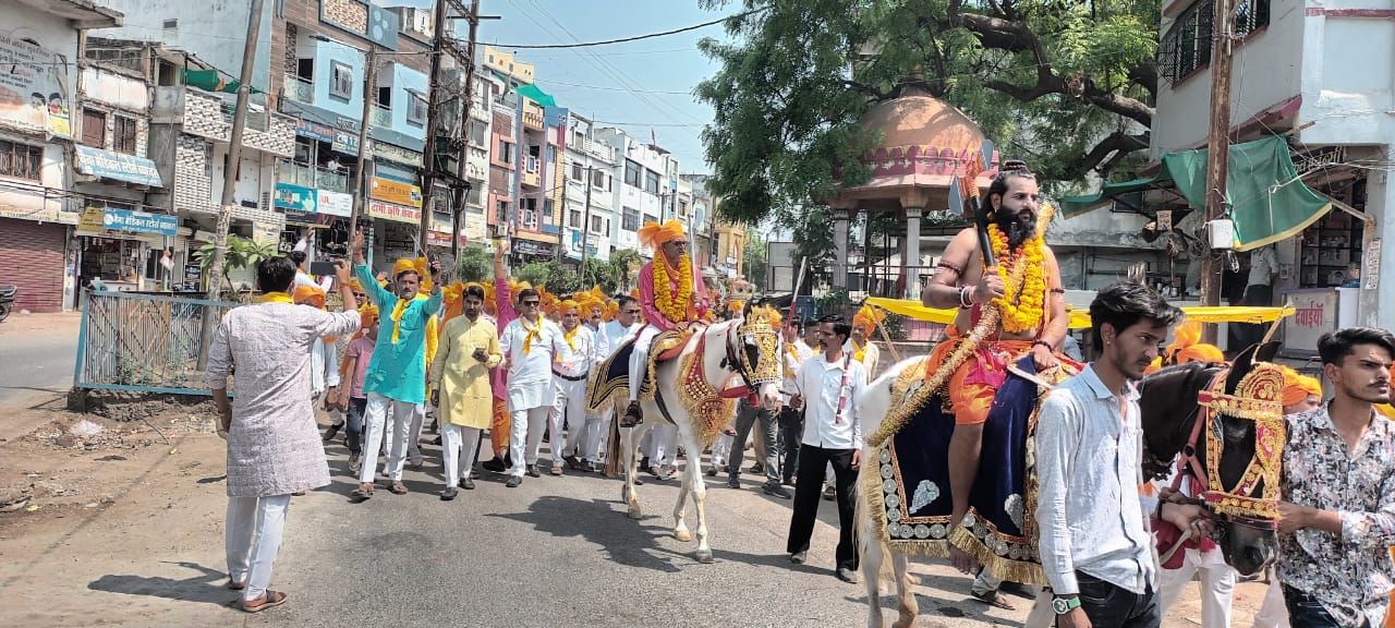 जन्मोत्सव पर निकला चलसमारोह,जगह-जगह स्वागत जन्मोत्सव पर निकला चलसमारोह,जगह-जगह स्वागत