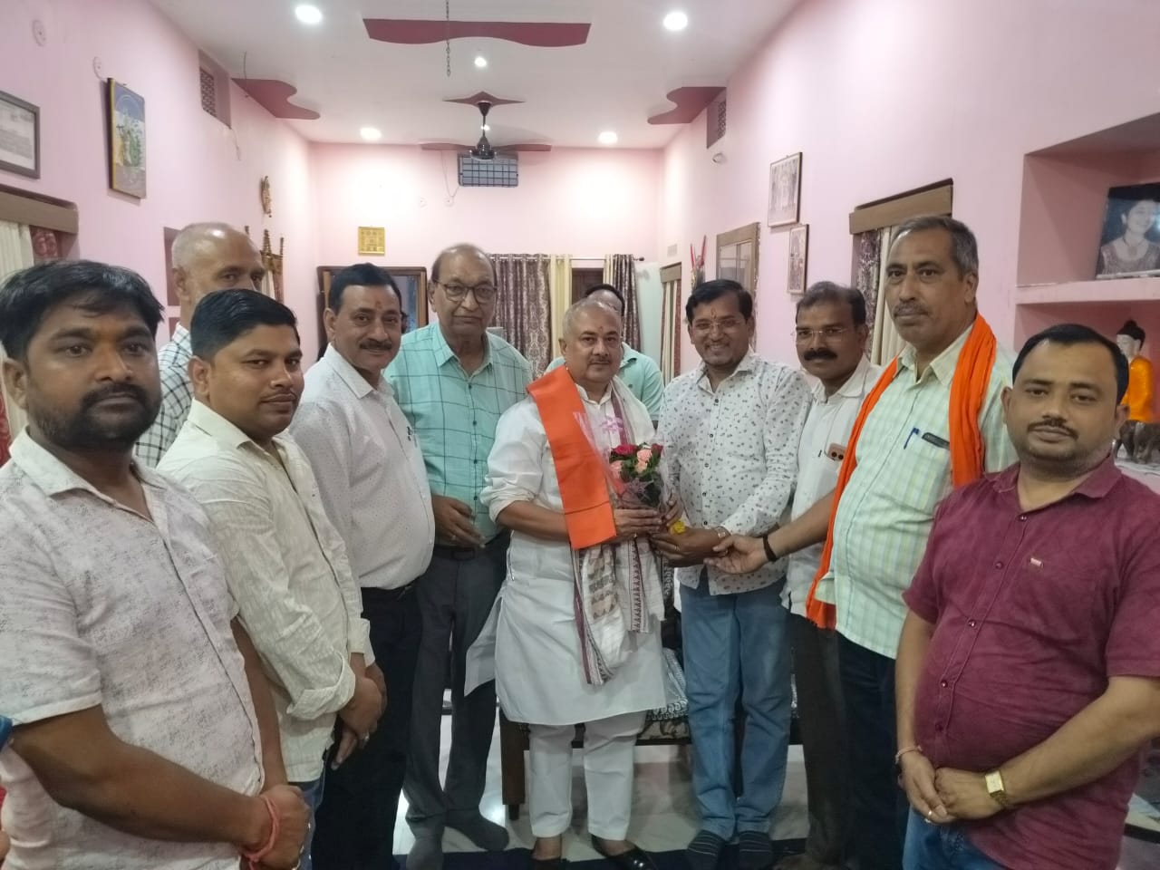 पूर्व सांसद। पूर्व सांसद।