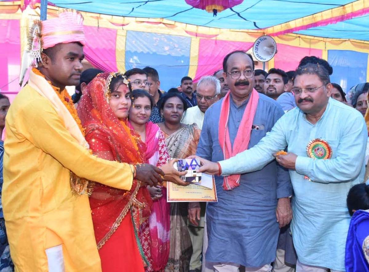 उप मुख्यमंत्री अरुण साव ने सामूहिक विवाह समारोह शामिल उप मुख्यमंत्री अरुण साव ने सामूहिक विवाह समारोह शामिल