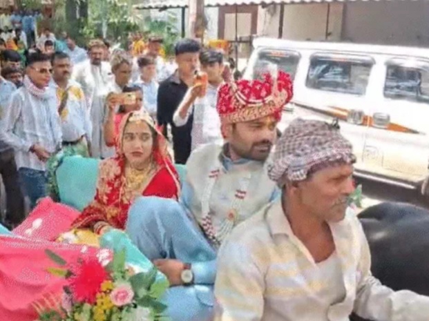 विदाई कराकर दुल्हन ले जाते हुए दूल्हा विदाई कराकर दुल्हन ले जाते हुए दूल्हा