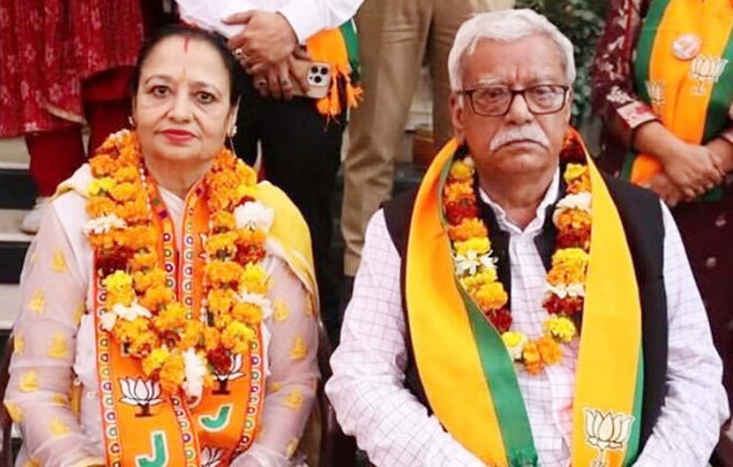 गुरुग्राम की मेयर राज रानी मल्होत्रा व उनके पति तिलक राज मल्होत्रा। गुरुग्राम की मेयर राज रानी मल्होत्रा व उनके पति तिलक राज मल्होत्रा।