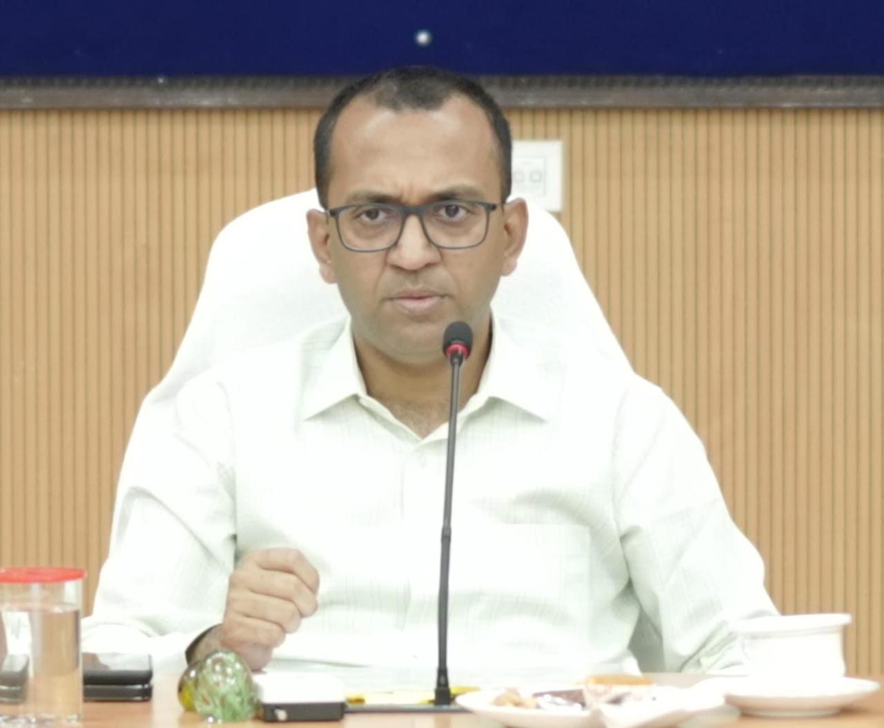 कलेक्टर अजीत वसंत कलेक्टर अजीत वसंत