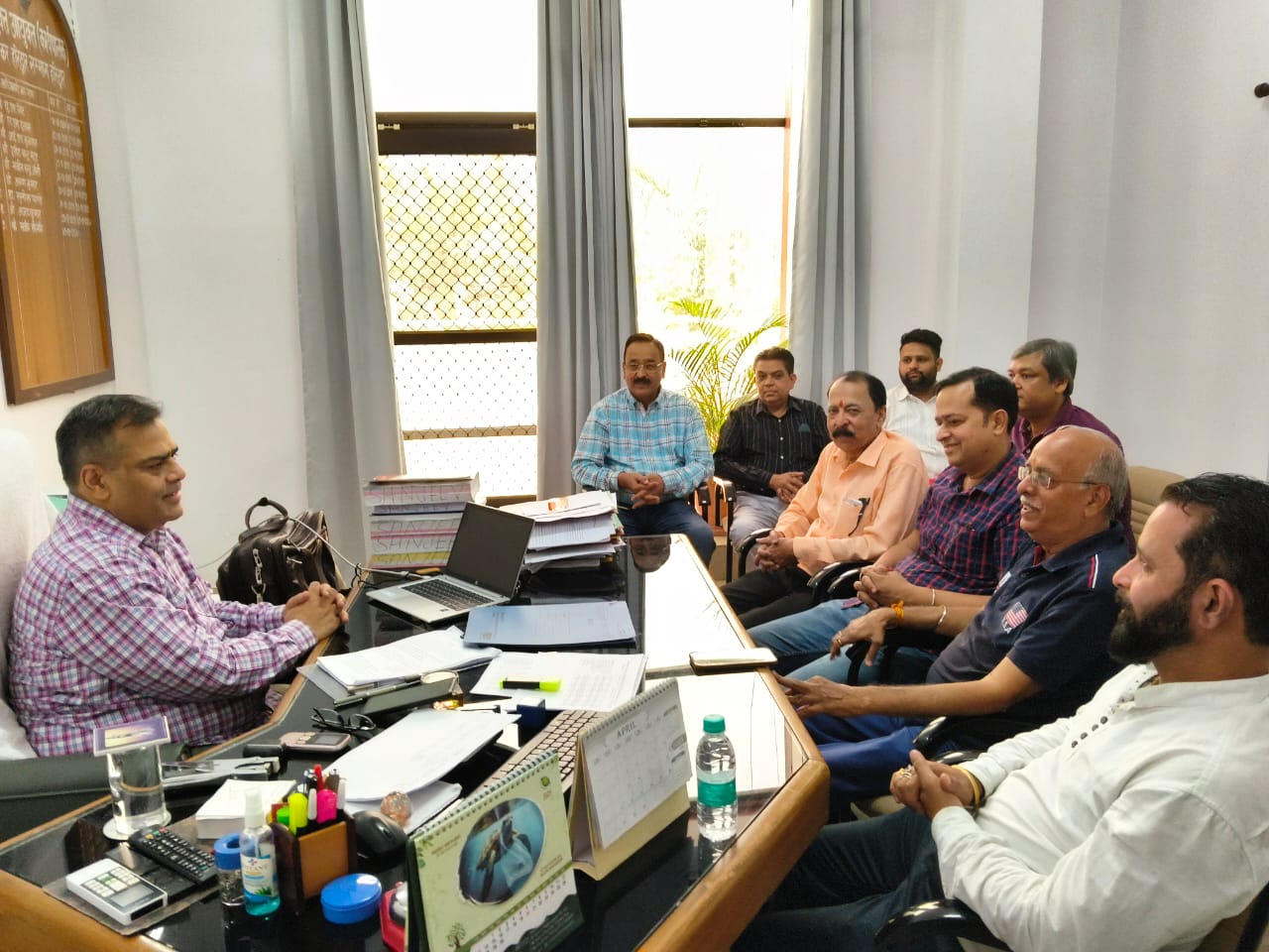 डिस्ट्रीब्यूटर्स एसोसिएशन की कमिश्नर से भेंट डिस्ट्रीब्यूटर्स एसोसिएशन की कमिश्नर से भेंट