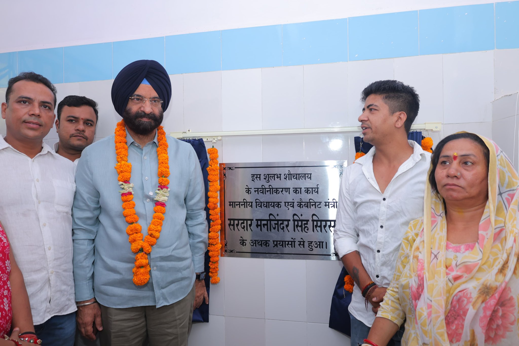 मंत्री सिरसा विकास कार्यों का उदघाटन करते हुए मंत्री सिरसा विकास कार्यों का उदघाटन करते हुए