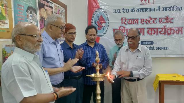 रेरा एजेन्टस प्रशिक्षण कार्यक्रम का शुभारम्भ करते अध्यक्ष संजय आर.भूसरेड्डी (फोटो) रेरा एजेन्टस प्रशिक्षण कार्यक्रम का शुभारम्भ करते अध्यक्ष संजय आर.भूसरेड्डी (फोटो)