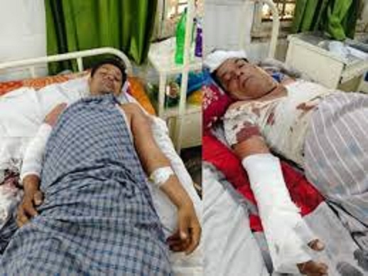 नकाबपोश बदमाशों ने घर में घुसकर पिता-पुत्र के साथ की मारपीट नकाबपोश बदमाशों ने घर में घुसकर पिता-पुत्र के साथ की मारपीट
