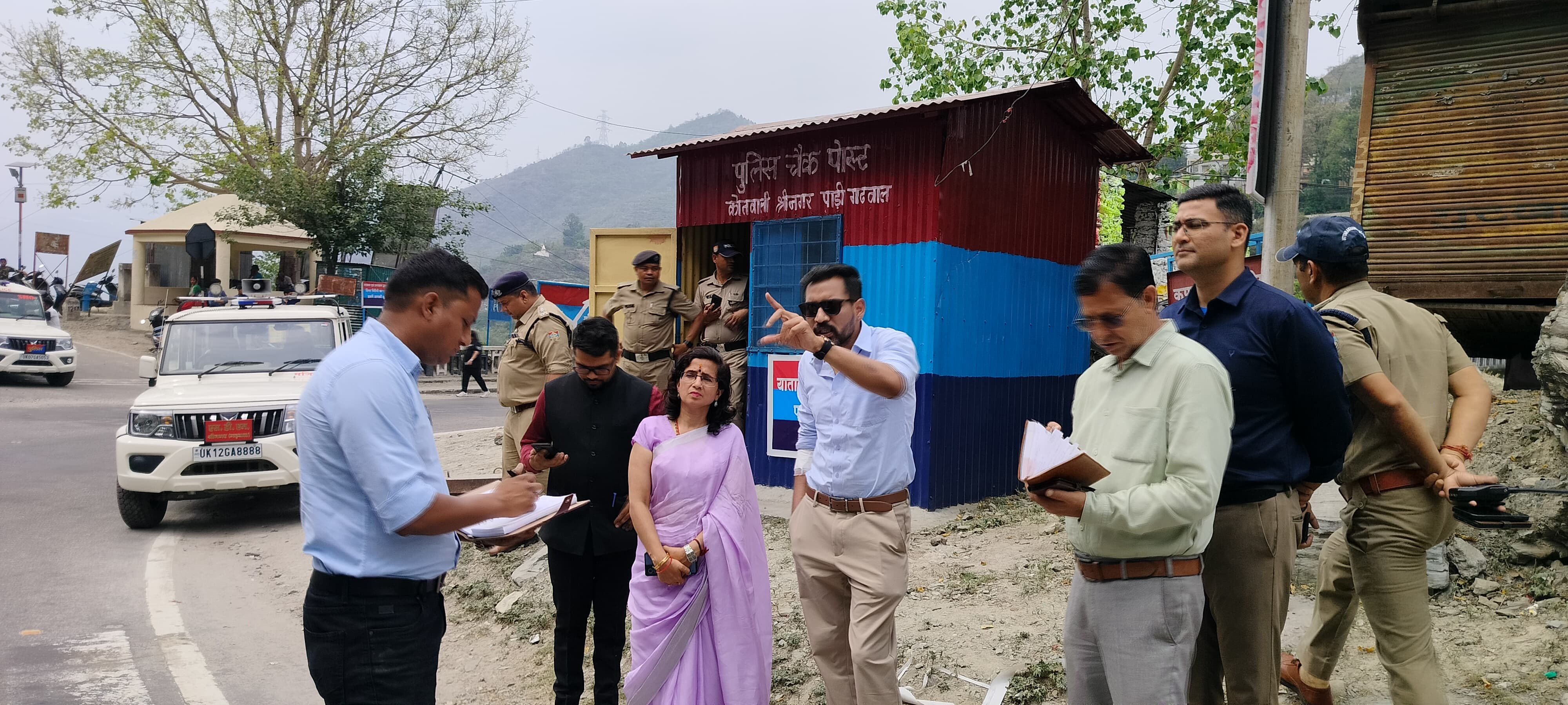चारधाम यात्रा तैयारियों का डीएम ने लिया जायज़ा, व्यवस्थाओं को चाक-चौबंद करने के निर्देश चारधाम यात्रा तैयारियों का डीएम ने लिया जायज़ा, व्यवस्थाओं को चाक-चौबंद करने के निर्देश
