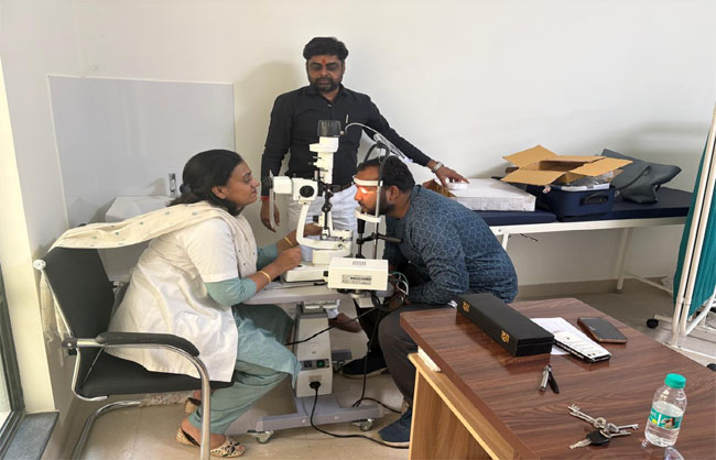 महर्षि च्यवन मेडिकल कॉलेज में ओपीडी में इलाज करते डाक्टर। महर्षि च्यवन मेडिकल कॉलेज में ओपीडी में इलाज करते डाक्टर।