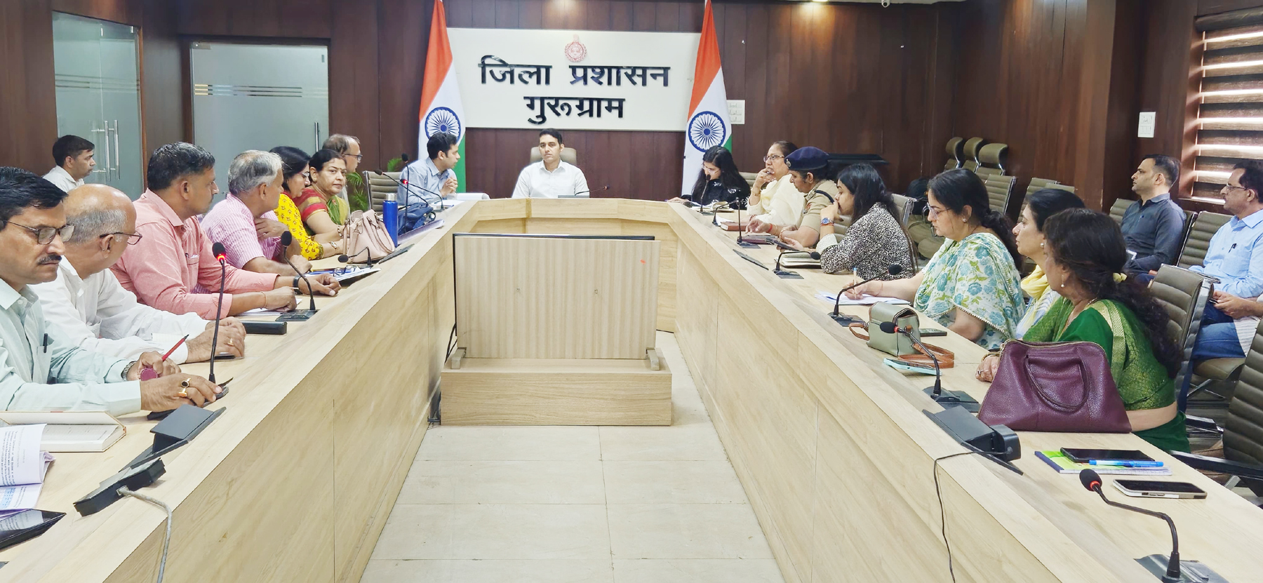 गुरुग्राम में होने वाली नीट परीक्षा की तैयारियों को लेकर बैठक करते डीसी अजय कुमार। गुरुग्राम में होने वाली नीट परीक्षा की तैयारियों को लेकर बैठक करते डीसी अजय कुमार।