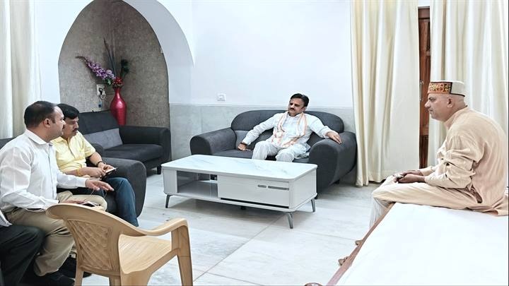 राजेन्द्र शुक्ल राजनिवास सर्किट हाउस रीवा में राजेन्द्र शुक्ल राजनिवास सर्किट हाउस रीवा में