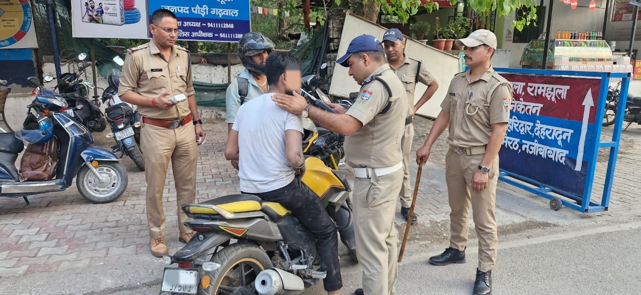 नशे में वाहन चलाते हुए मिले 11 चालकों के वाहनो को सीज करने के साथ किये चालकों के डीएल निरस्त। नशे में वाहन चलाते हुए मिले 11 चालकों के वाहनो को सीज करने के साथ किये चालकों के डीएल निरस्त।
