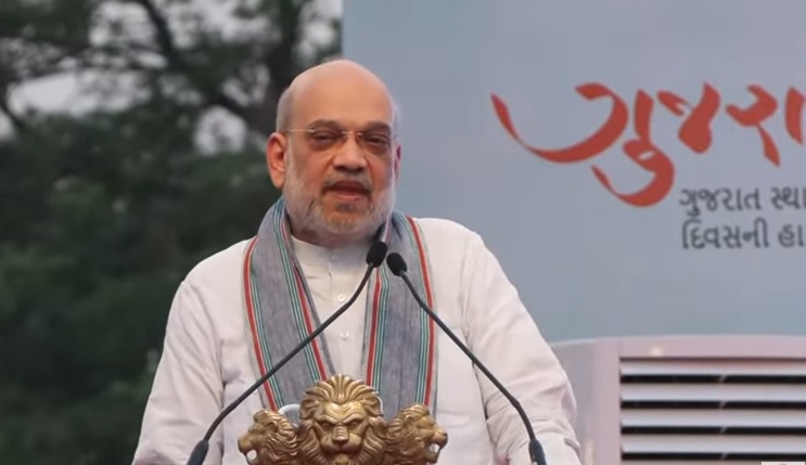 केंद्रीय गृह मंत्री अमित शाह गुरुवार को नई दिल्ली में गुजरात और महाराष्ट्र के स्थापना दिवस कार्यक्रम को संबोधित करते हुए केंद्रीय गृह मंत्री अमित शाह गुरुवार को नई दिल्ली में गुजरात और महाराष्ट्र के स्थापना दिवस कार्यक्रम को संबोधित करते हुए