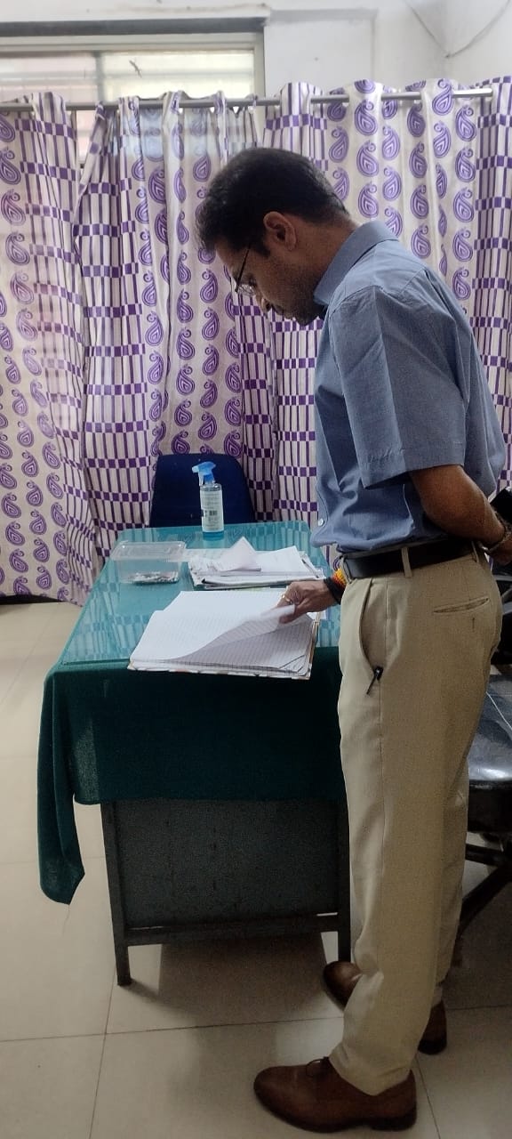 अशोकनगर: डॉक्टरों की समय सारणी अंकित करने के निर्देश, कलेक्टर ने किया अस्पताल का औचक निरीक्षण अशोकनगर: डॉक्टरों की समय सारणी अंकित करने के निर्देश, कलेक्टर ने किया अस्पताल का औचक निरीक्षण