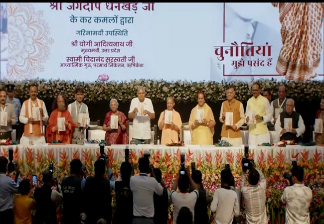 जगदीप धनखड़ ने पुस्तक का किया विमोचन जगदीप धनखड़ ने पुस्तक का किया विमोचन