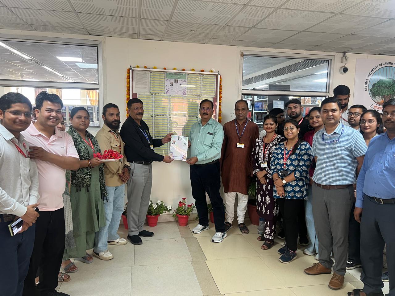 सीयूजे ने शारदा वॉल मैगजीन का विमोचन किया सीयूजे ने शारदा वॉल मैगजीन का विमोचन किया