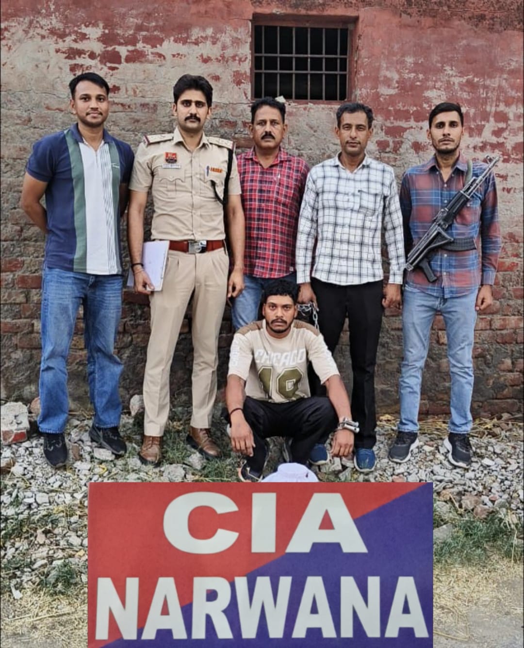 असलाह के साथ पकड़ा गया संदीप। असलाह के साथ पकड़ा गया संदीप।