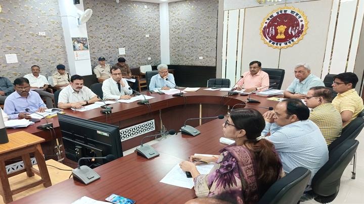 योजनाओं के क्रियान्वयन की समीक्षा योजनाओं के क्रियान्वयन की समीक्षा