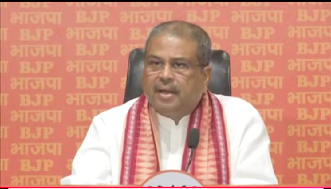 केंद्रीय मंत्री धर्मेंद्र प्रधान प्रेस वार्ता को संबोधित करते हुए केंद्रीय मंत्री धर्मेंद्र प्रधान प्रेस वार्ता को संबोधित करते हुए