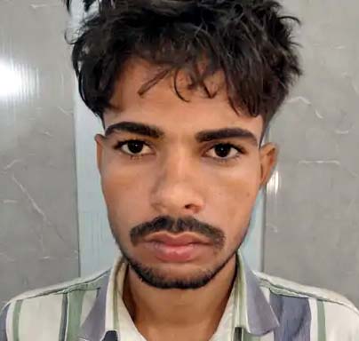 पुलिस द्वारा पकड़ा गया आरोपी। पुलिस द्वारा पकड़ा गया आरोपी।