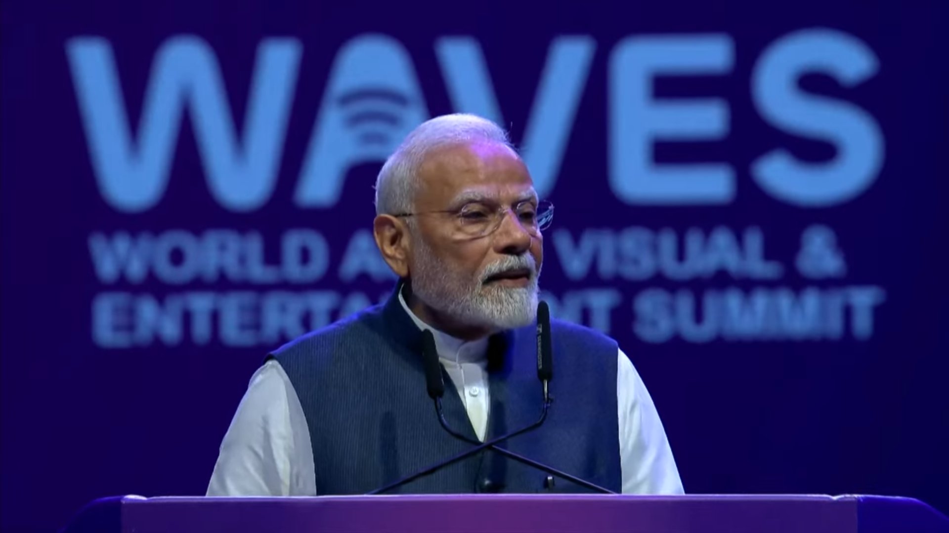 प्रधानमंत्री नरेन्द्र मोदी गुरुवार को मुंबई में वेब्स को संबोधित करते हुए प्रधानमंत्री नरेन्द्र मोदी गुरुवार को मुंबई में वेब्स को संबोधित करते हुए