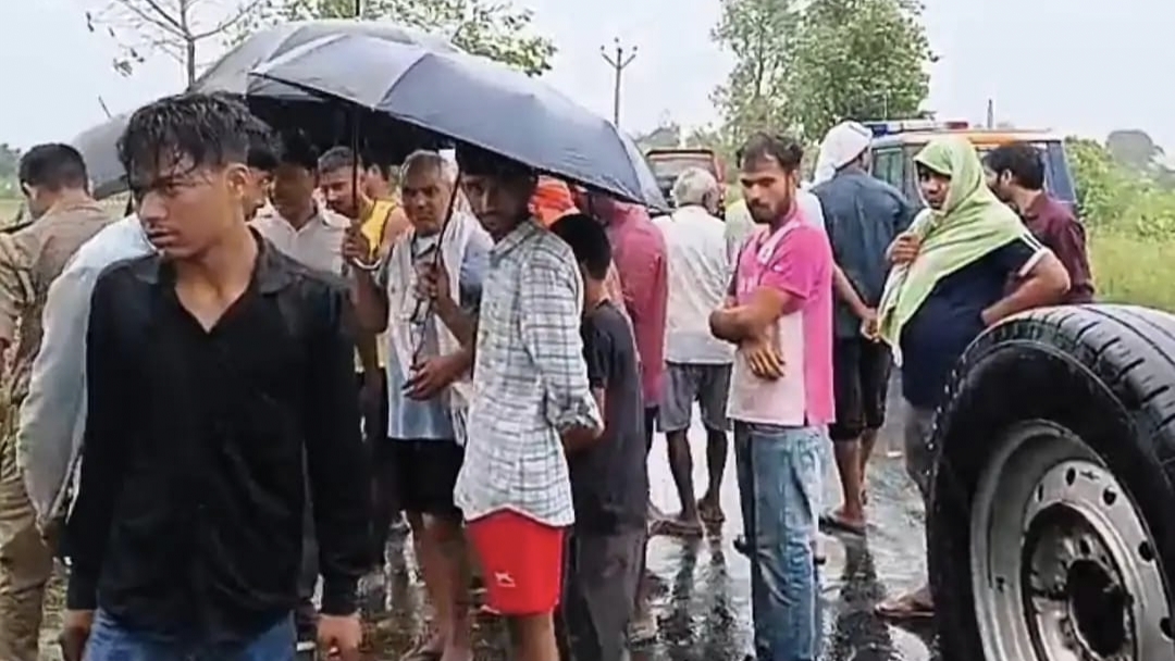 मौजूद भीड़ मौजूद भीड़