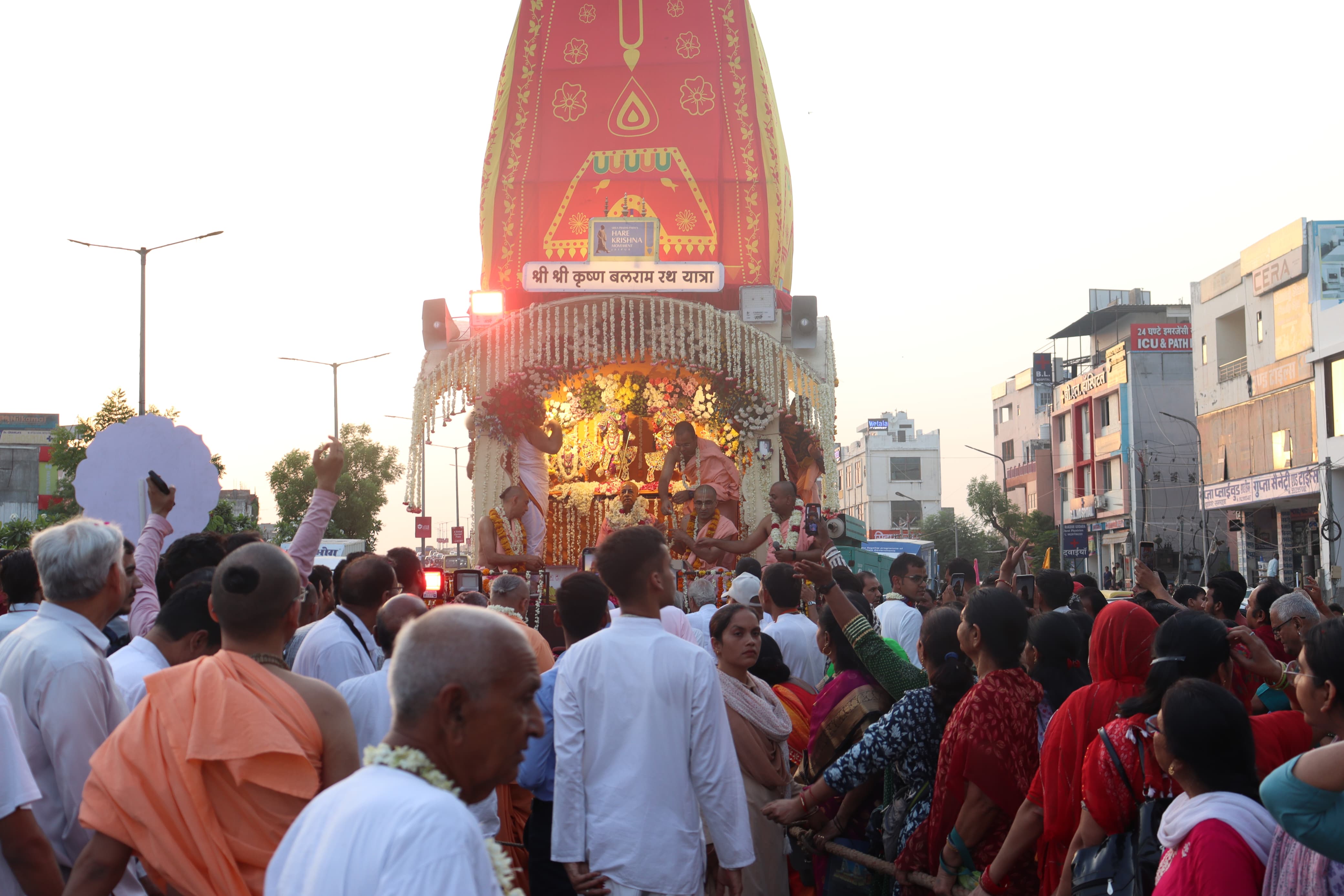 गुप्त वृंदावन धाम 13वां पाटोत्सव–दिव्य रथ पर सवार हुए श्रीकृष्ण बलराम