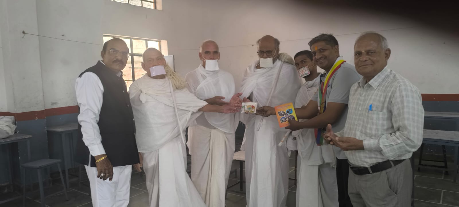 अक्षय तृतीया पर गौसेवा उत्सव, उदयपुर में कोमल मुनि ने किया गौ उत्पाद किट का विमोचन अक्षय तृतीया पर गौसेवा उत्सव, उदयपुर में कोमल मुनि ने किया गौ उत्पाद किट का विमोचन
