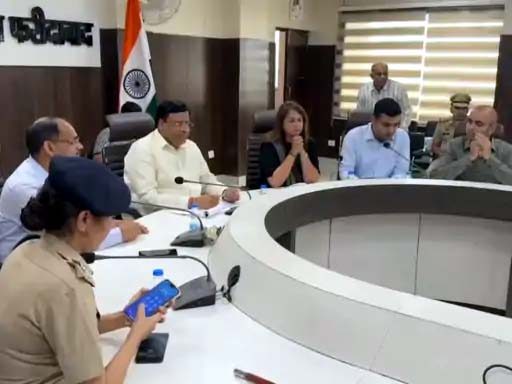 कैबिनेट मंत्री विपुल गोयल ने समीक्षा बैठक लेते हुए कैबिनेट मंत्री विपुल गोयल ने समीक्षा बैठक लेते हुए