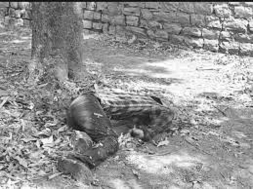 खाली प्लाॅट पर मिली युवक की खून से लथपथ लाश खाली प्लाॅट पर मिली युवक की खून से लथपथ लाश