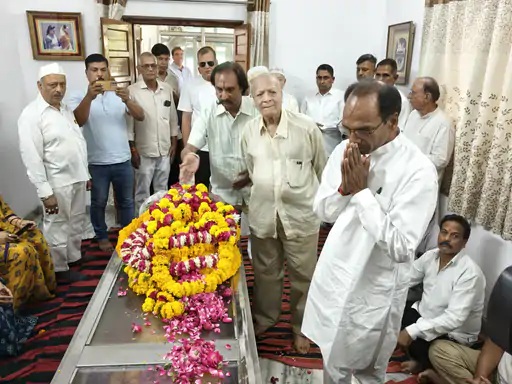 पूर्व केन्द्रीय मंत्री डॉ. गिरिजा व्यास की देह पंचतत्व में विलीन पूर्व केन्द्रीय मंत्री डॉ. गिरिजा व्यास की देह पंचतत्व में विलीन